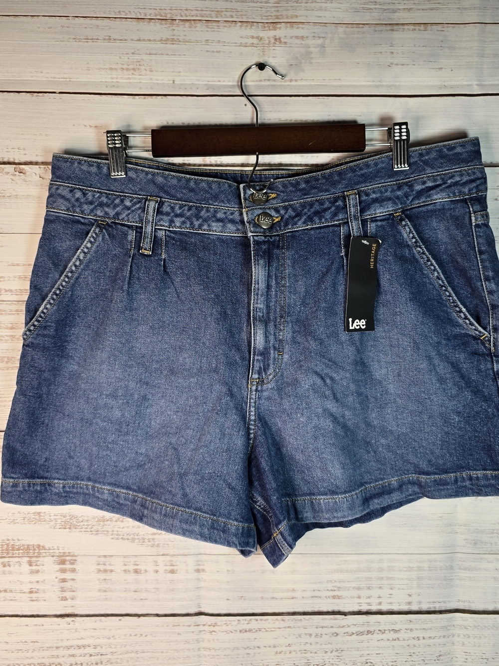 Lee Heritage Women’s Size 16 Medium Wash High Rise Denim Shorts NWT
